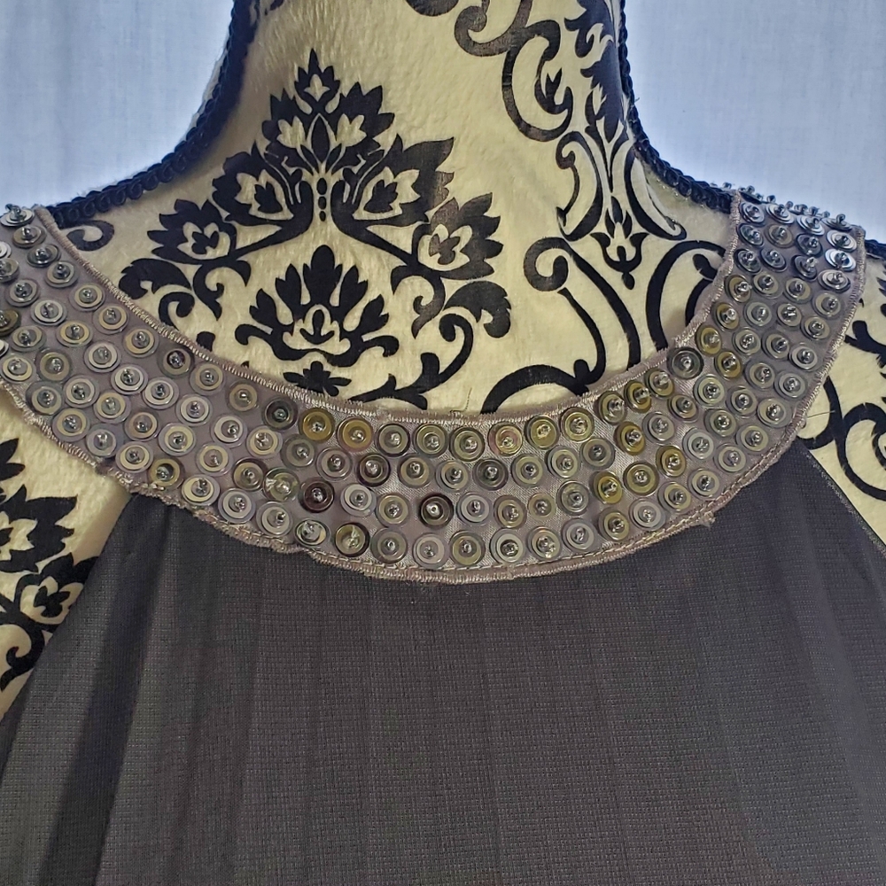 GRAY SLEEVELESS DRESSY TOP - Picture 4 of 12